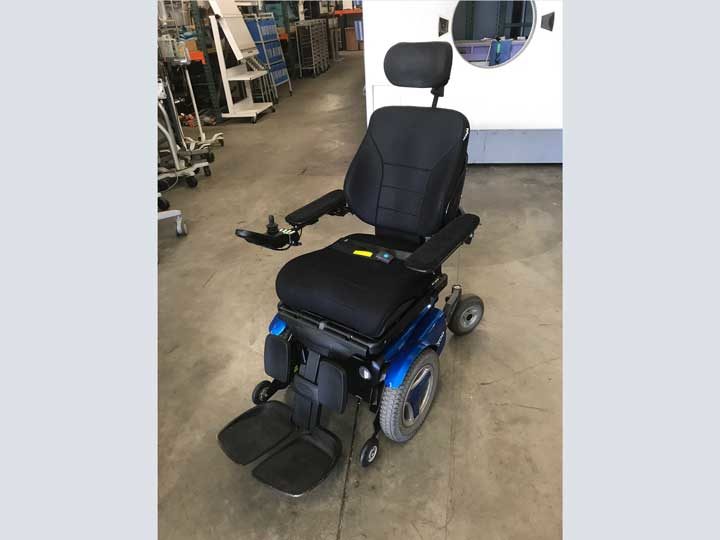 Electric-Wheelchair---Permobil-C300-(Blue-Trim)