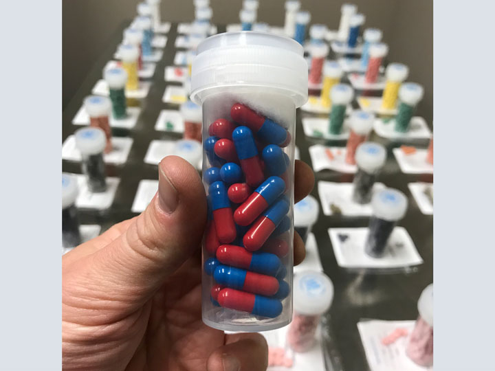 Placebo-Pill-GelCap-01-Blue&Red-CU